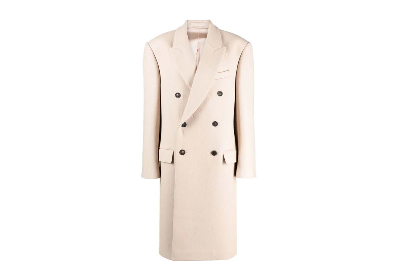 Winter Chic: A Fashionista’s Guide to Office-Ready Coats