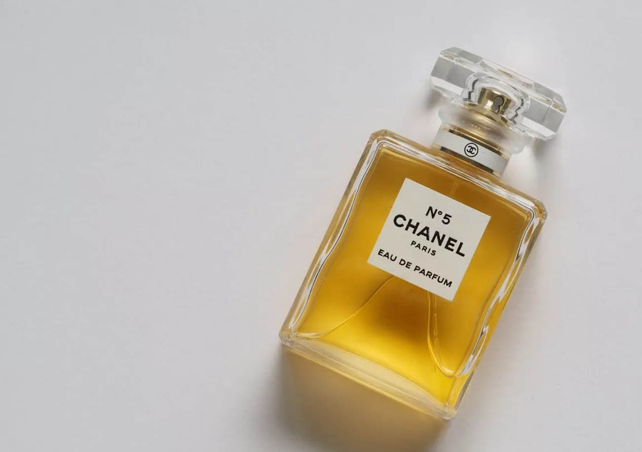 Must-Have Fragrances for Women in 2024: The Most Luxurious Perfumes You Should Own